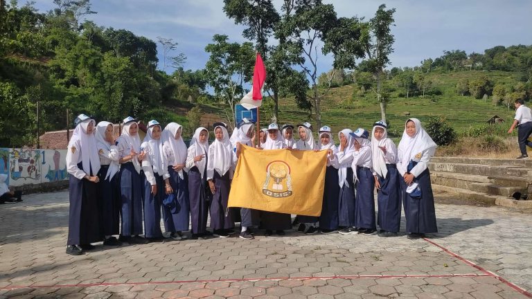 1710988583521PELANTIKAN OSIS